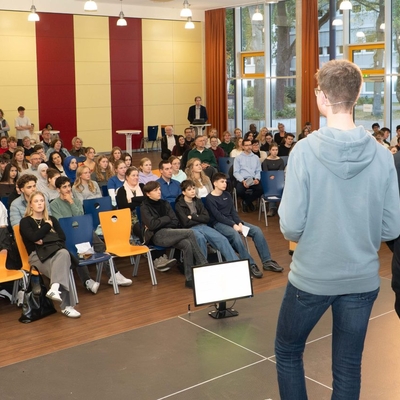 Die Zuh&ouml;rer der gut besuchten Veranstaltung h&ouml;rten kurzweilige, ansprechende und von den Themen her anspruchsvolle Vortr&auml;ge.