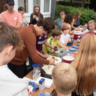 Fanden rei&szlig;enden Absatz &ndash; die Cr&ecirc;pes, die von der Klasse 11a frisch zubereitet wurden.