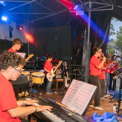 Und &ndash; so scheint es &ndash; im musikalischen Zentrum: der Bass!