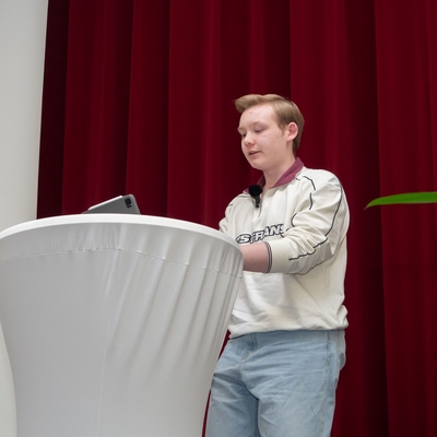 Mark behandelte das Thema Homosexualit&auml;t in der Sowjetunion als Thema eines Jugendromans.