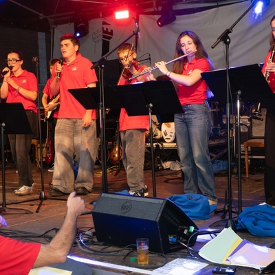 Begeisterten die Zuh&ouml;rer im Hof des Amtsgerichts durch Spiel und Gesang &ndash; das EYO aus der Normandie.