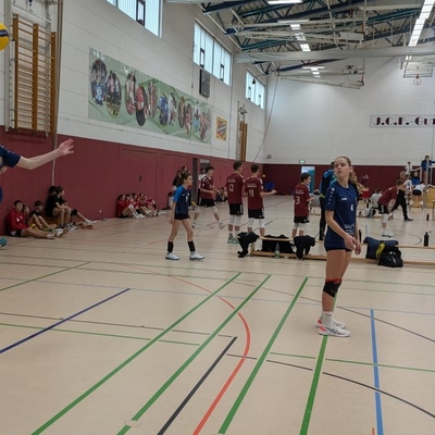 Lotta beim Aufschlag