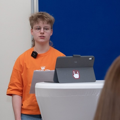 Merles Vortrag bewegte, sie referierte &uuml;ber die Bedeutung von Zivilcourage am Beispiel von Sophie Scholl